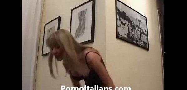  ITALIAN BLOWJOB - italiana fa pompino a franco trentalance